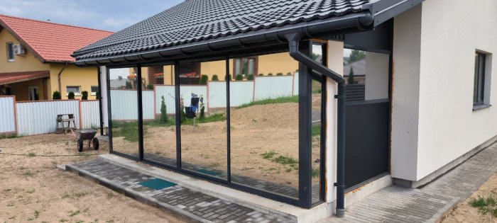 Тонировка остекленной трассы в частном доме
